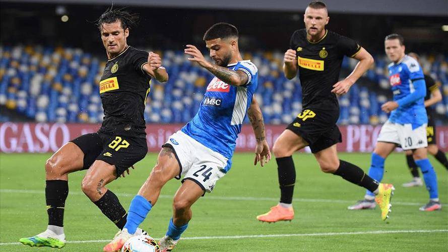 纳乌球场的 纳乌球场的